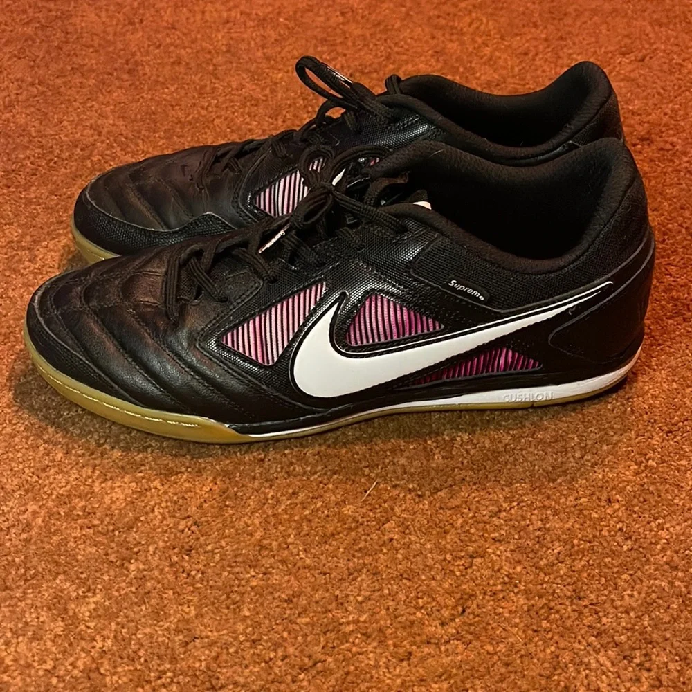 Nike SB El Gato, Supreme edition skate shoes. Mens size 10.5. Great condition !